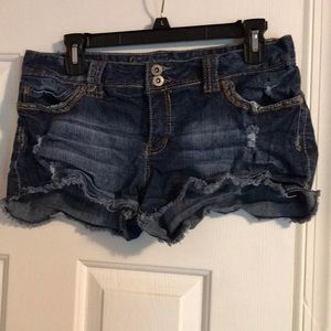 Jean booty shorts